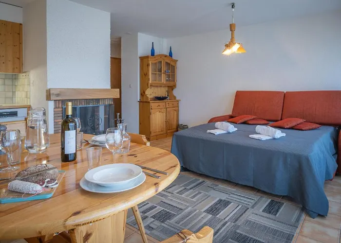 Austral 204 By Interhome *